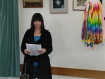 湧別の留学体験を話すロイーナさんの写真