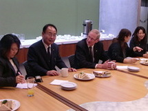 湧別町長とセルウィン町長の会談の写真