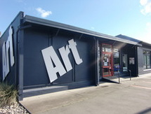 アート展の会場となったギャラリーの写真