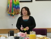 ダーフィールド・ハイスクールで日本語を教える早川純代先生の写真